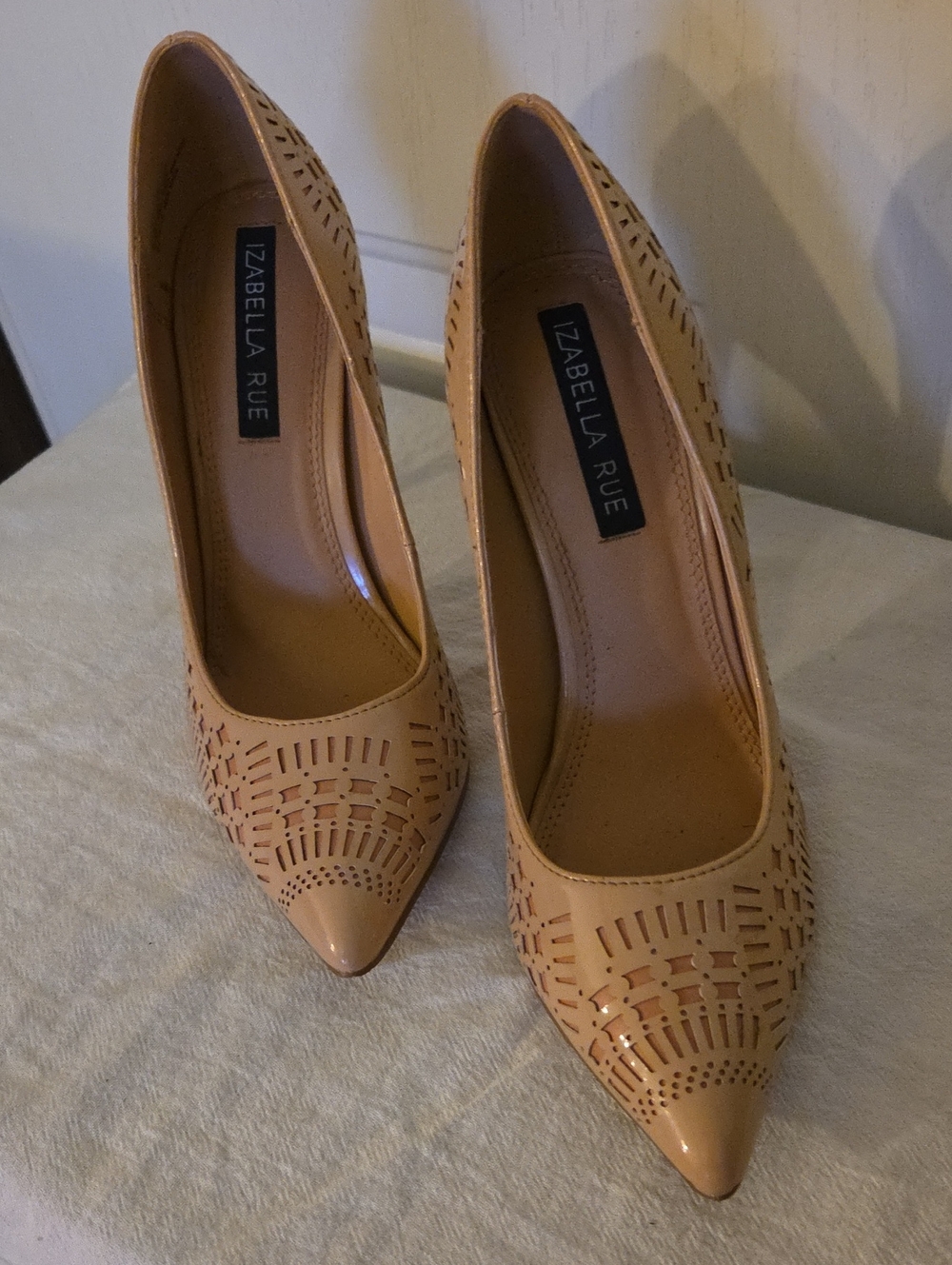 Izabella Rue Women's Pointed Toe Laser-Cut Pumps in Nude Size 7 1/2